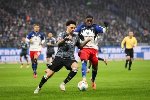 Čudno popodne u Bundesligi, dva trijumfa gostiju i tri remija, "uzaludni" het-trik Pejčinovića